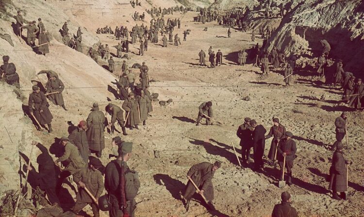 Babyn Yar massacre, WWII, September, 29-30, 1941 (public domain)